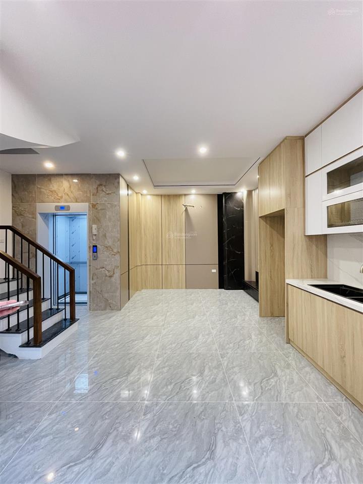 Hiếm  8,35 tỷ nhà phường phúc lợi  05 tầng thang máy  sang trọng ở luôn