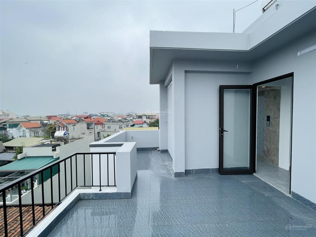 Hiếm  8,35 tỷ nhà phường phúc lợi  05 tầng thang máy  sang trọng ở luôn