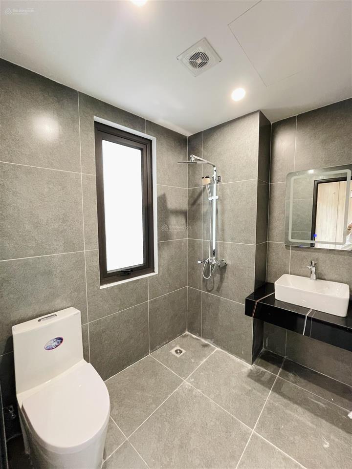 Hiếm  8,35 tỷ nhà phường phúc lợi  05 tầng thang máy  sang trọng ở luôn