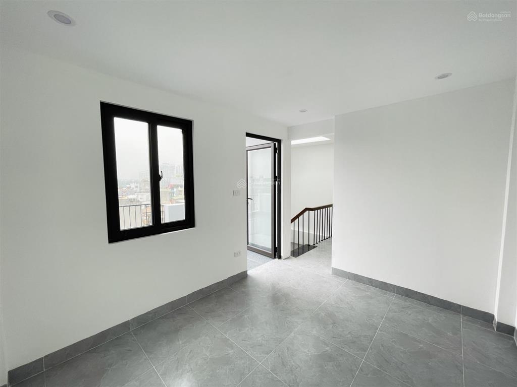 Hiếm  8,35 tỷ nhà phường phúc lợi  05 tầng thang máy  sang trọng ở luôn