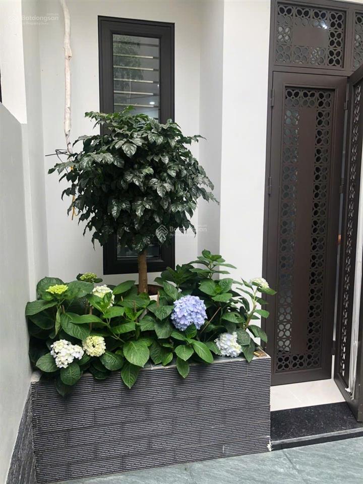 Rẻ nhất long biên, nhà dân xây, đầy đủ nội thất ở luôn, sân rộng để xe thoải mái, 120m2