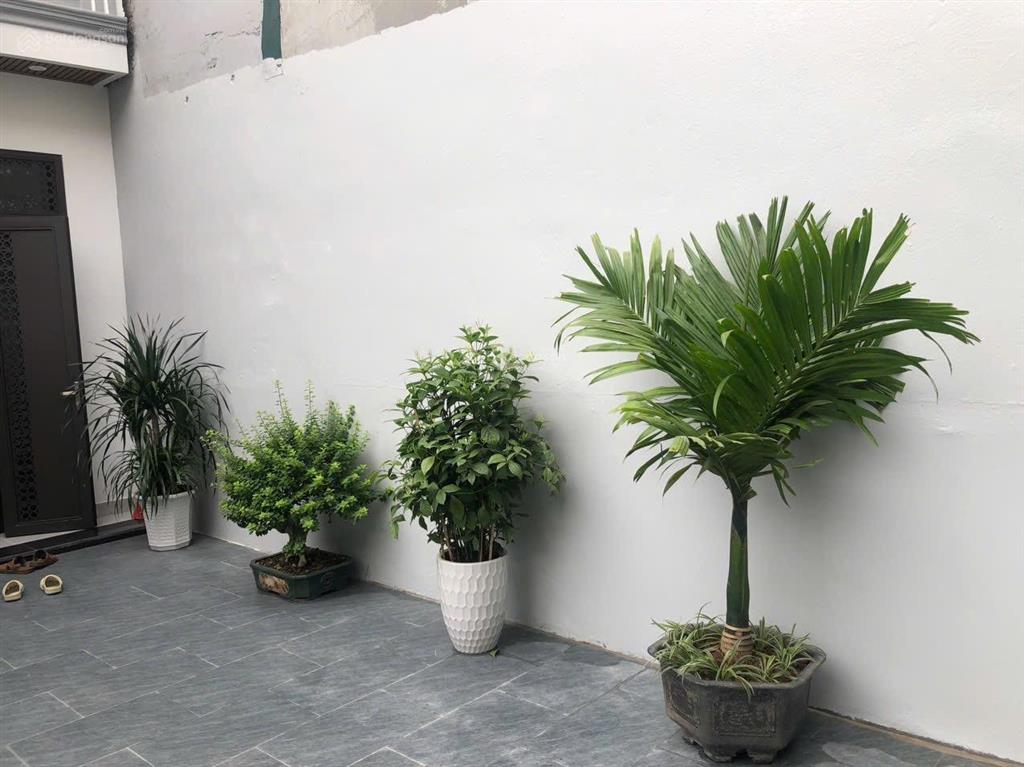 Rẻ nhất long biên, nhà dân xây, đầy đủ nội thất ở luôn, sân rộng để xe thoải mái, 120m2