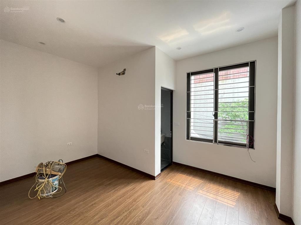 Rẻ nhất long biên, nhà dân xây, đầy đủ nội thất ở luôn, sân rộng để xe thoải mái, 120m2