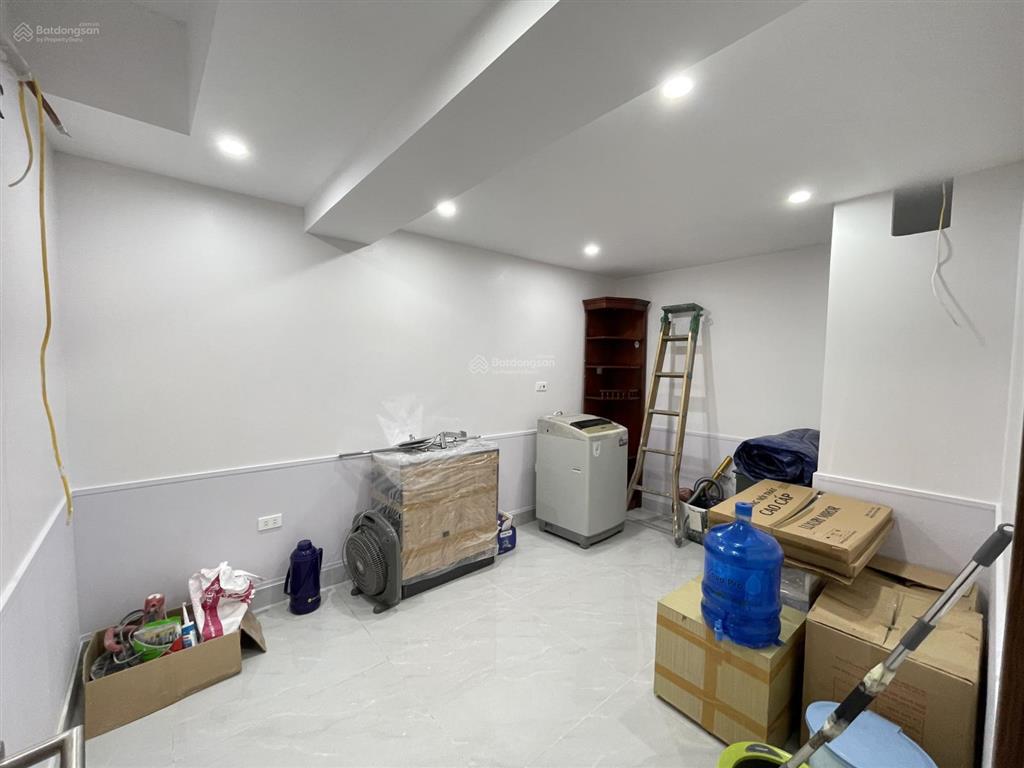 Rẻ nhất long biên, nhà dân xây, đầy đủ nội thất ở luôn, sân rộng để xe thoải mái, 120m2