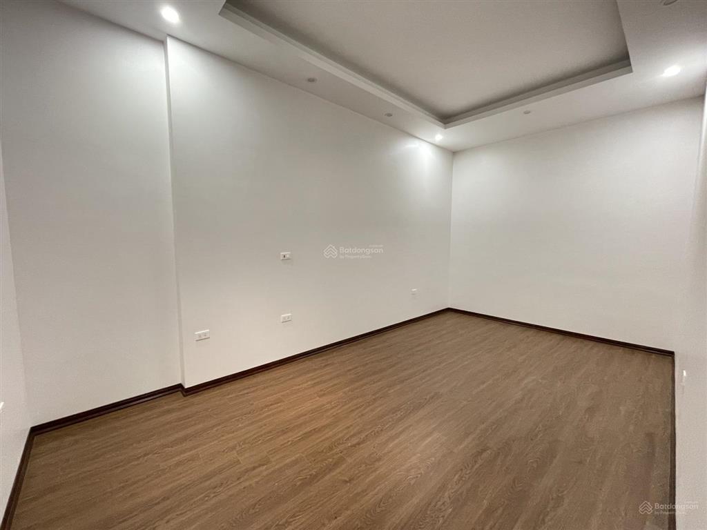Rẻ nhất long biên, nhà dân xây, đầy đủ nội thất ở luôn, sân rộng để xe thoải mái, 120m2