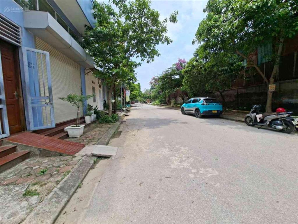Siêu hiếm  đất việt hưng  lô góc 3 mặt thoáng  vỉa hè kinh doanh