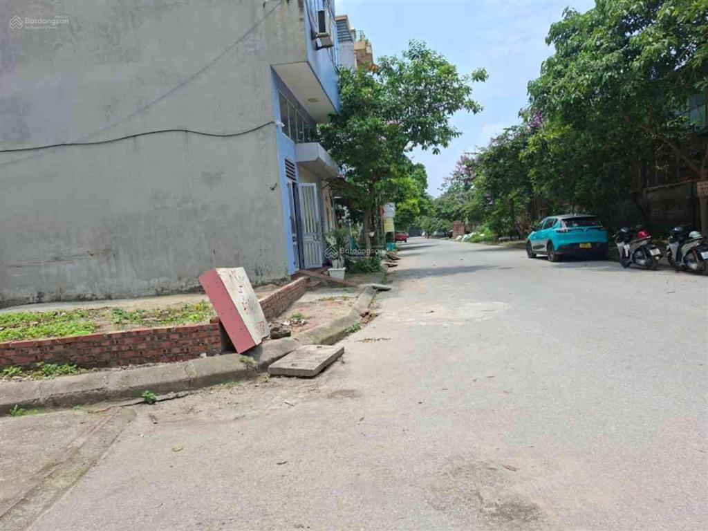 Siêu hiếm  đất việt hưng  lô góc 3 mặt thoáng  vỉa hè kinh doanh