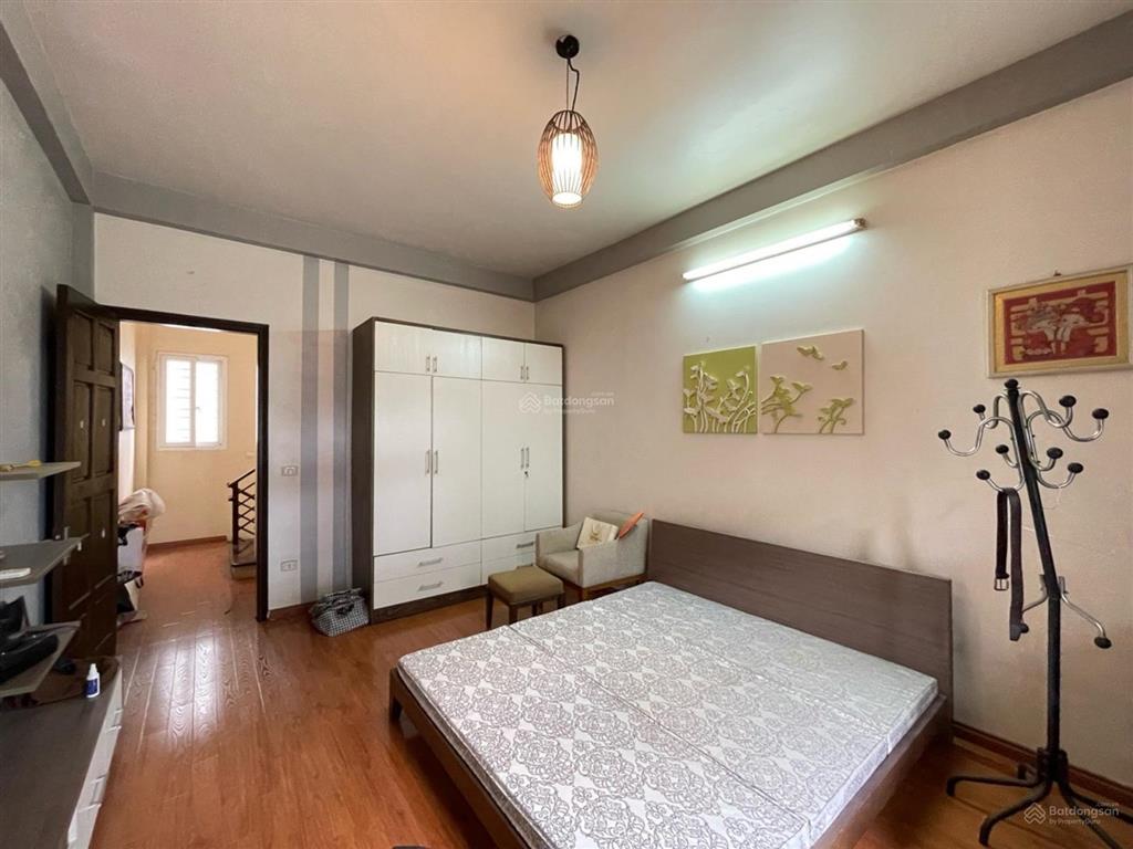 Bán nhà bồ đề, gần hồ, 50m2, dân xây, 03 phòng ngủ, giá tốt