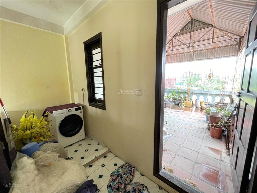 Bán nhà bồ đề, gần hồ, 50m2, dân xây, 03 phòng ngủ, giá tốt