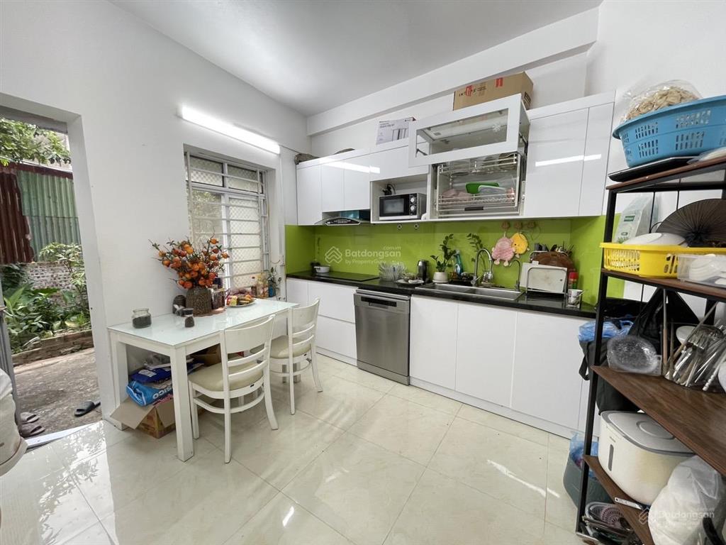 Bán đất tặng nhà bát khối, 3 tầng dân xây, 50m2 vuông vắn cực đẹp, gần trường, chợ