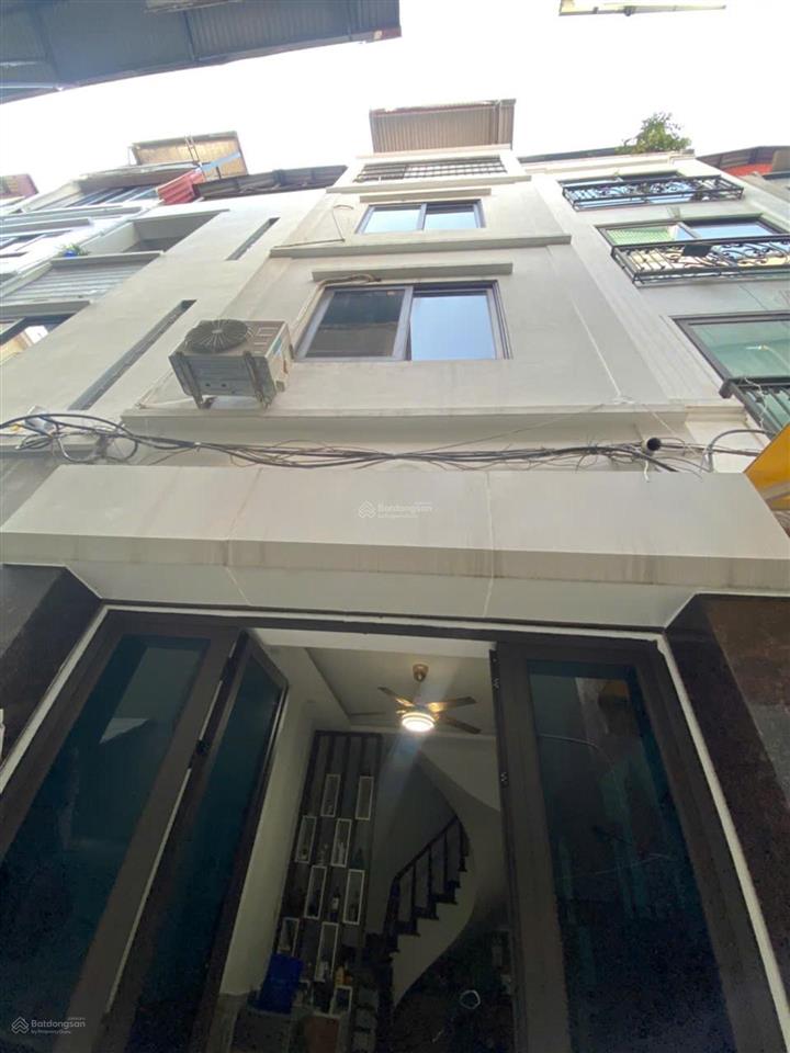 Cần bán nhà ô cách, việt hưng, gần chợ, ô tô đỗ sát nhà, 28m2, 4 tầng, chỉ 5,5 tỷ