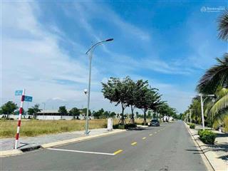 Đất nền view sân bay long thành, mặt tiền rộng 40m xây dựng kinh doanh được ngay, sổ hồng riêng