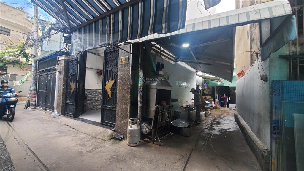 Bán nhà riêng 12 tỷ thuộc đường trần văn đang, p11, q3, hcm, hẻm thông ra hoàng sa