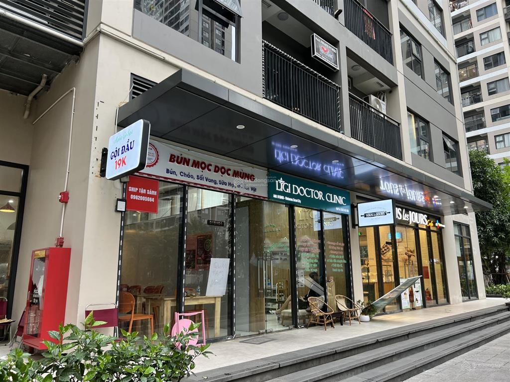 Bán căn shop chân đế vị trí mặt sảnh vinhomes smart city với toà 1200 căn hộ đã cho thuê 1tr/m2