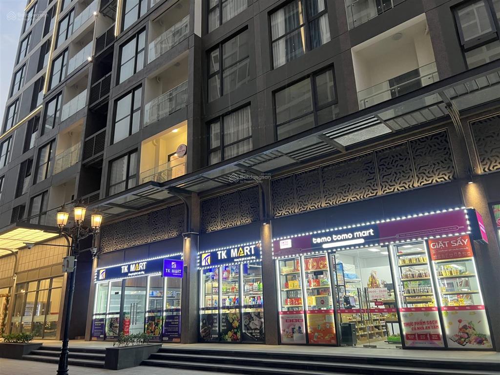 Bán căn shop chân đế vị trí mặt sảnh vinhomes smart city với toà 1200 căn hộ đã cho thuê 1tr/m2