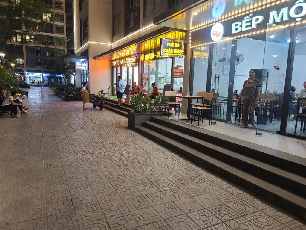 Bán căn shop chân đế vị trí mặt sảnh vinhomes smart city với toà 1200 căn hộ đã cho thuê 1tr/m2