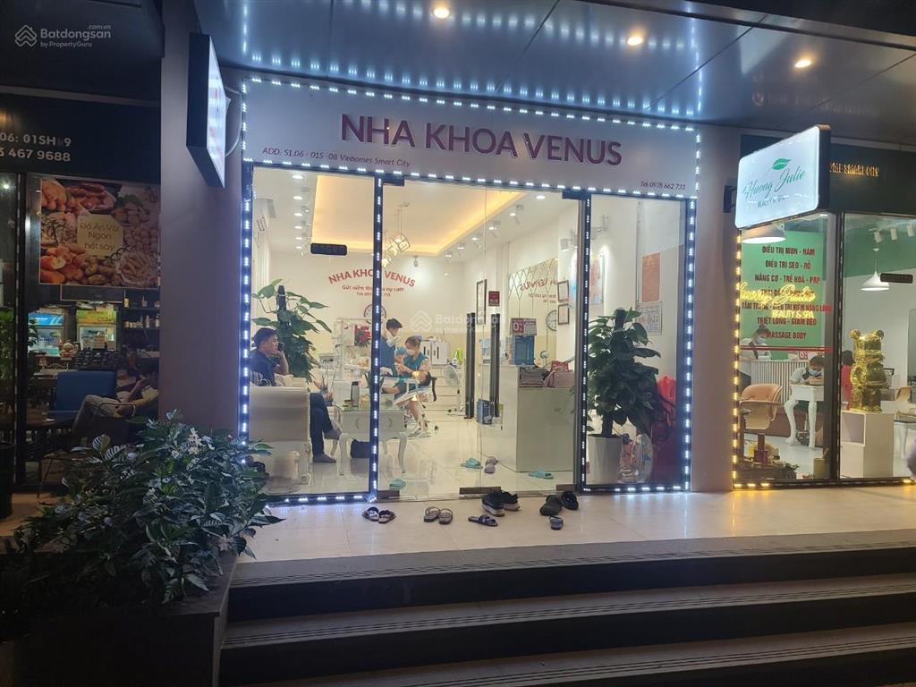 Bán căn shop chân đế vị trí mặt sảnh vinhomes smart city với toà 1200 căn hộ đã cho thuê 1tr/m2