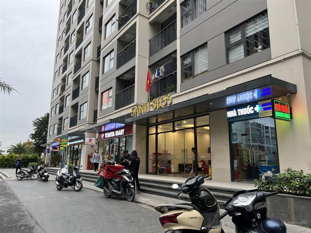 Bán căn shop chân đế vị trí mặt sảnh vinhomes smart city với toà 1200 căn hộ đã cho thuê 1tr/m2