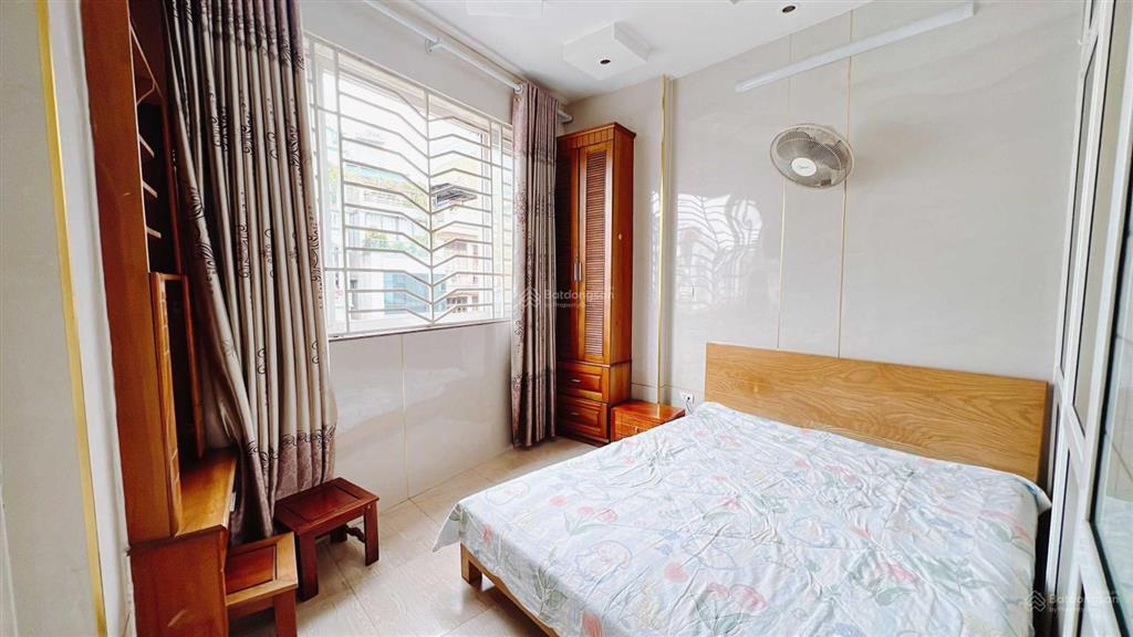 Chính chủ cho thuê phòng tại khâm thiên, đống đa có 1 ngủ và 1 phòng khách điều hòa nóng lạnh full