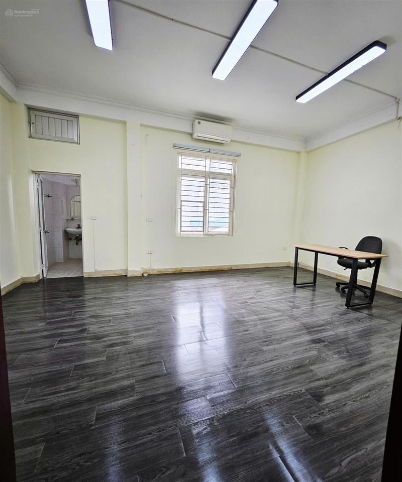 Văn phòng 35m2 full nội thất chỉ 6 triệu  mặt phố nguyễn ngọc vũ, view thoáng đẹp