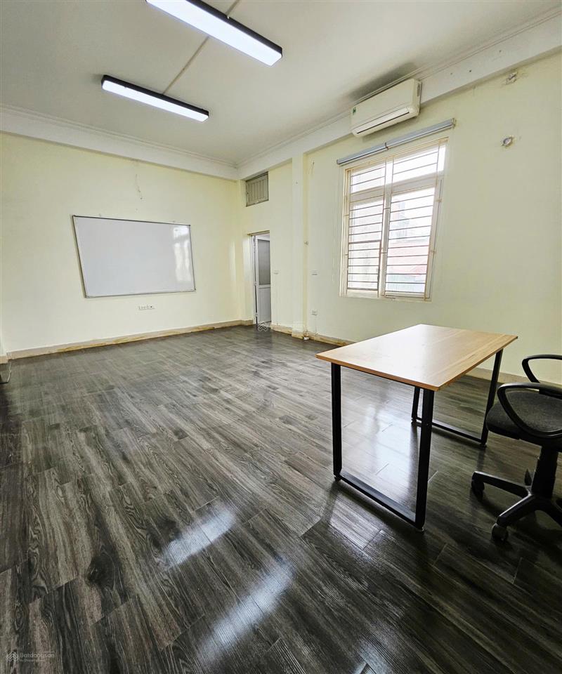 Văn phòng 35m2 full nội thất chỉ 6 triệu  mặt phố nguyễn ngọc vũ, view thoáng đẹp