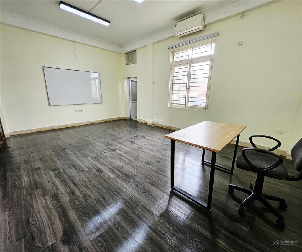 Văn phòng 35m2 full nội thất chỉ 6 triệu  mặt phố nguyễn ngọc vũ, view thoáng đẹp