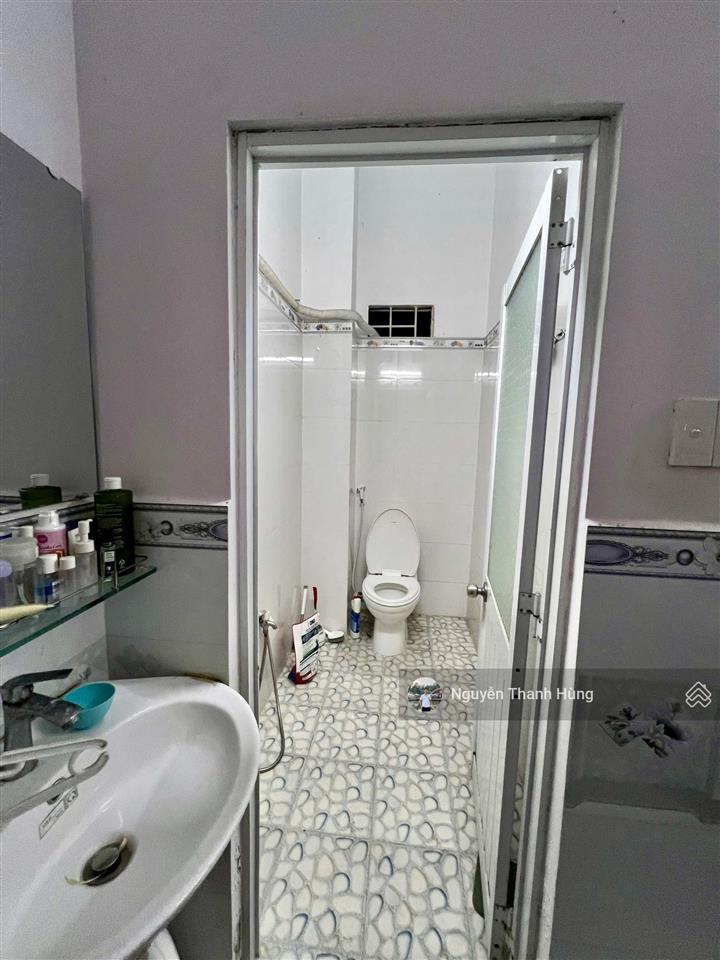 Bán nhà 2 tầng đúc hẻm xe hơi ht13 quận 12 giá tốt 4,18 tỷ, diện tích 68m2 (4x17m) cn 54m2