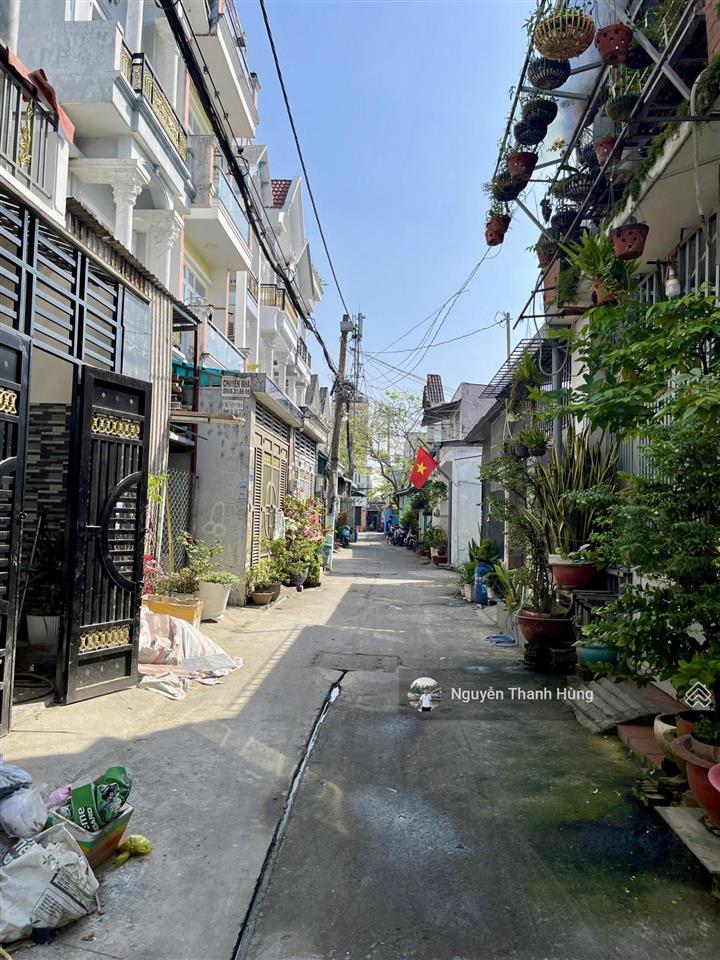 Bán nhà 2 tầng đúc hẻm xe hơi ht13 quận 12 giá tốt 4,18 tỷ, diện tích 68m2 (4x17m) cn 54m2
