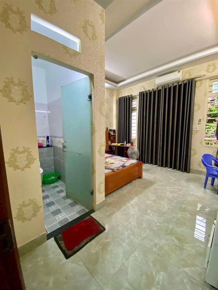 Bán nhà 4 tầng đúc hẻm xe hơi thông gần hiệp thành city q12 giá rẻ 5,8 tỷ
diện tích 60m2 (4,5x13,5)