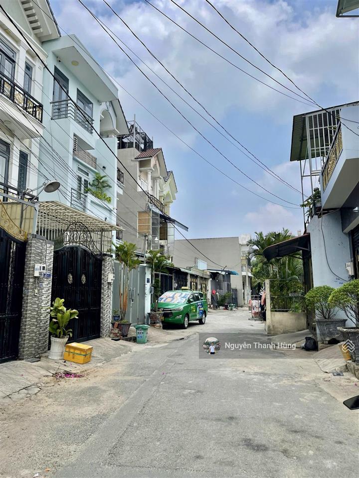 Bán nhà 3 tầng đúc hẻm xe hơi huỳnh thị hai q12 giá rẻ 6,4 tỷ
diện tích 82m2 (4,6x18)