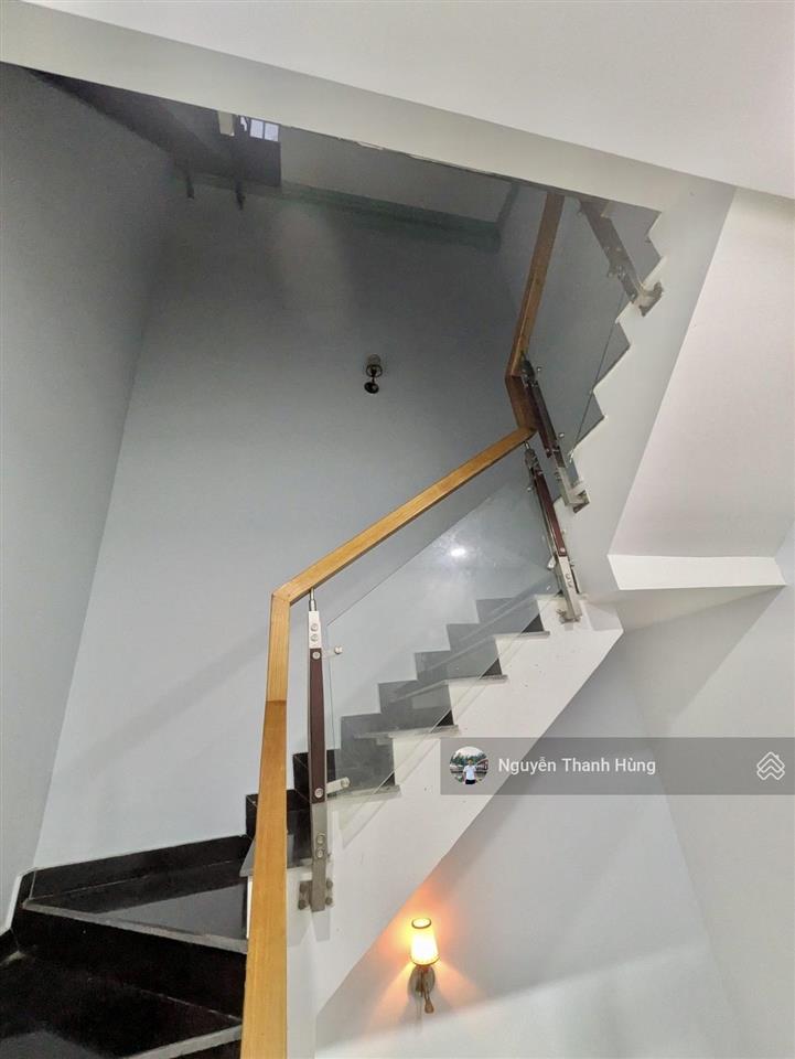 Bán nhà 3 tầng đúc hẻm xe hơi huỳnh thị hai q12 giá rẻ 6,4 tỷ
diện tích 82m2 (4,6x18)