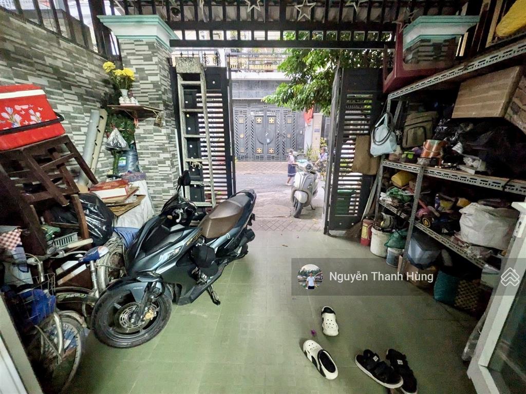 Bán nhà 3 tầng đúc hẻm xe hơi huỳnh thị hai q12 giá rẻ 6,4 tỷ
diện tích 82m2 (4,6x18)