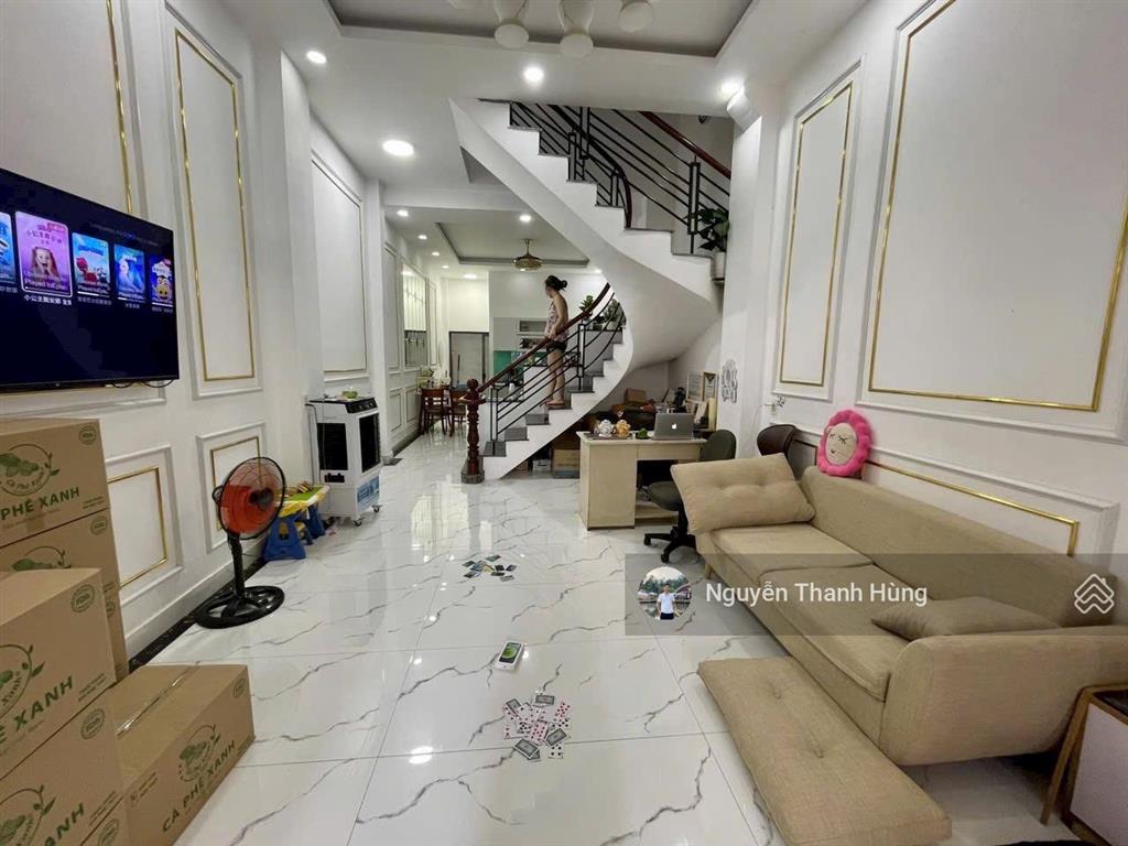 Bán nhà 3 tầng đúc hẻm xe tải khu phân lô phạm văn chiêu gò vấp giá rẻ 7,2 tỷ
diện tích 60m2 (4x15)