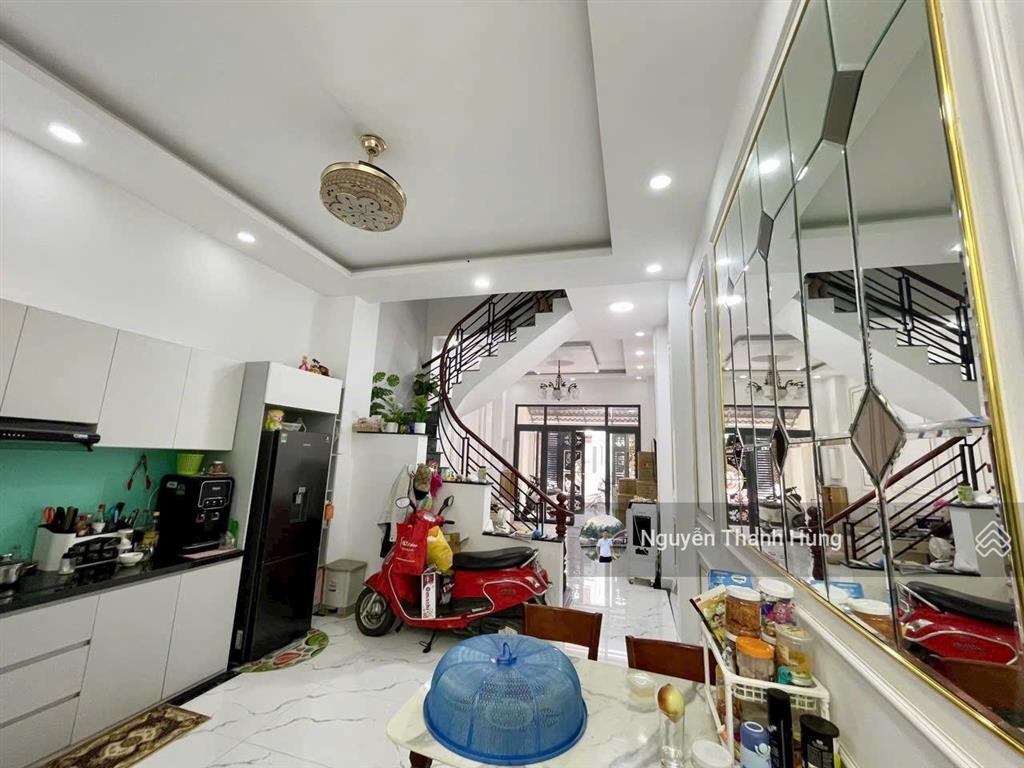 Bán nhà 3 tầng đúc hẻm xe tải khu phân lô phạm văn chiêu gò vấp giá rẻ 7,2 tỷ
diện tích 60m2 (4x15)