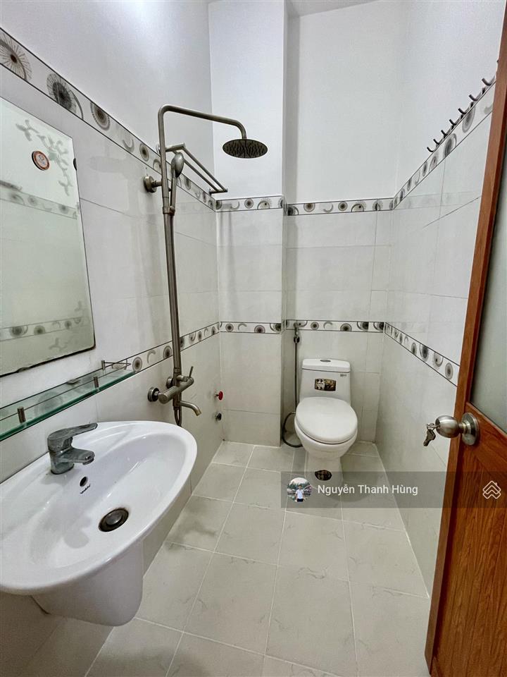 Bán nhà 3 tầng đúc hẻm xe hơi lâm thị hố quận 12 giá rẻ 4,79 tỷ
diện tích 52m2 (4x13)
