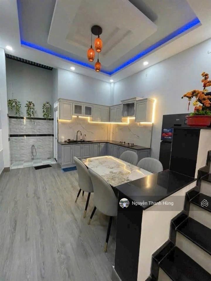 Bán nhà 4 tầng đúc hẻm xe hơi ht13 quận 12 giá rẻ 4,9 tỷ
diện tích 64m2 (4x16)