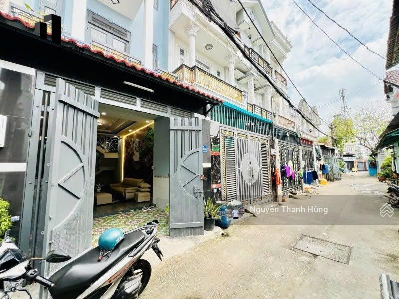 Bán nhà 4 tầng đúc hẻm xe hơi ht13 quận 12 giá rẻ 4,9 tỷ
diện tích 64m2 (4x16)
