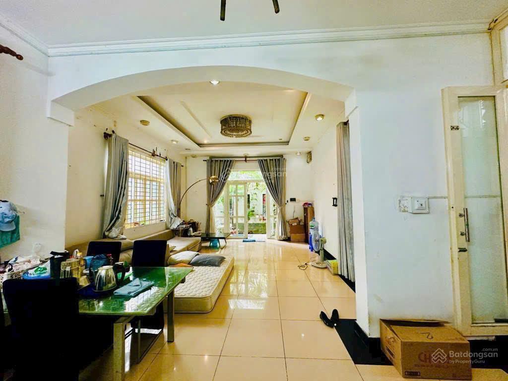 Cần bán gấp biệt thự 3 tầng 11m*19m hxh hoàng hoa thám phường 7 quận bình thạnh 22 tỷ còn bớt