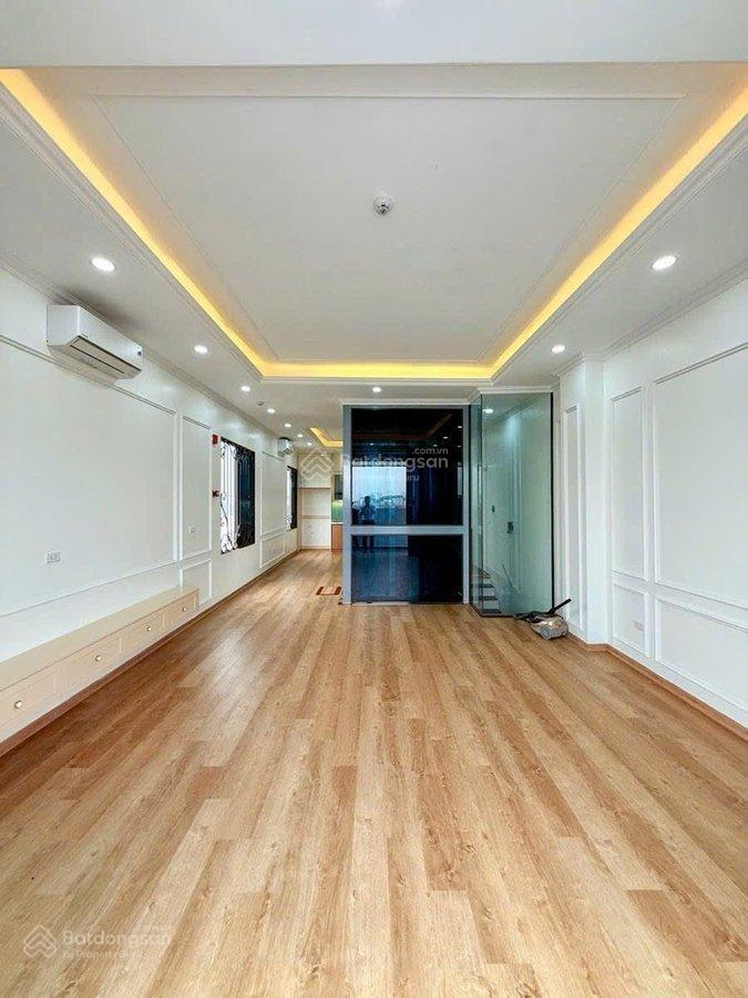 Phân lô cầu giấy, 70m x 6 tầng, trước nhà rộng 9m ô tô tránh, sổ vuông văn, giá chào 28 tỷ