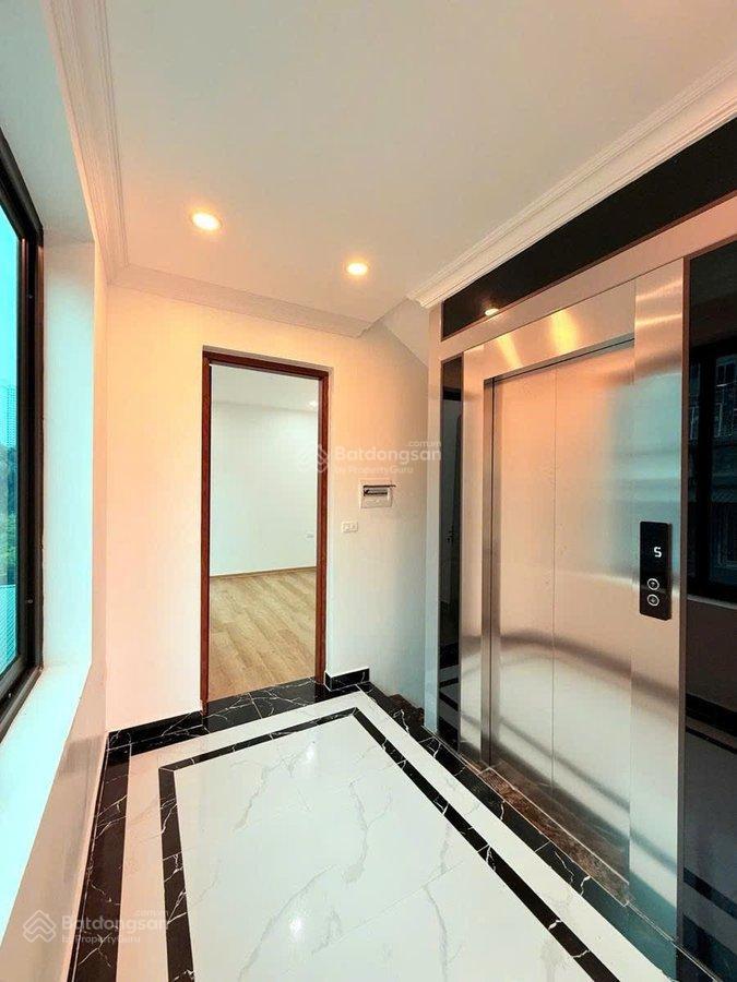 Phân lô cầu giấy, 70m x 6 tầng, trước nhà rộng 9m ô tô tránh, sổ vuông văn, giá chào 28 tỷ