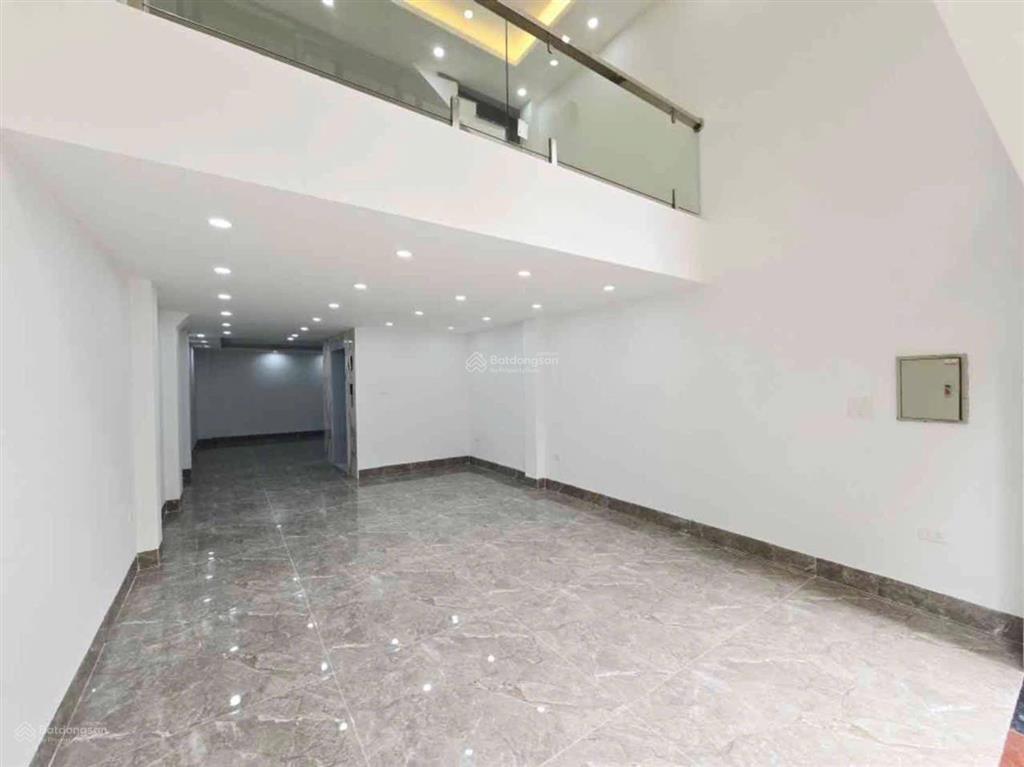 Lạc long quân, giá hơn 300tr/m, ô tô tránh, 6 tầng thang máy