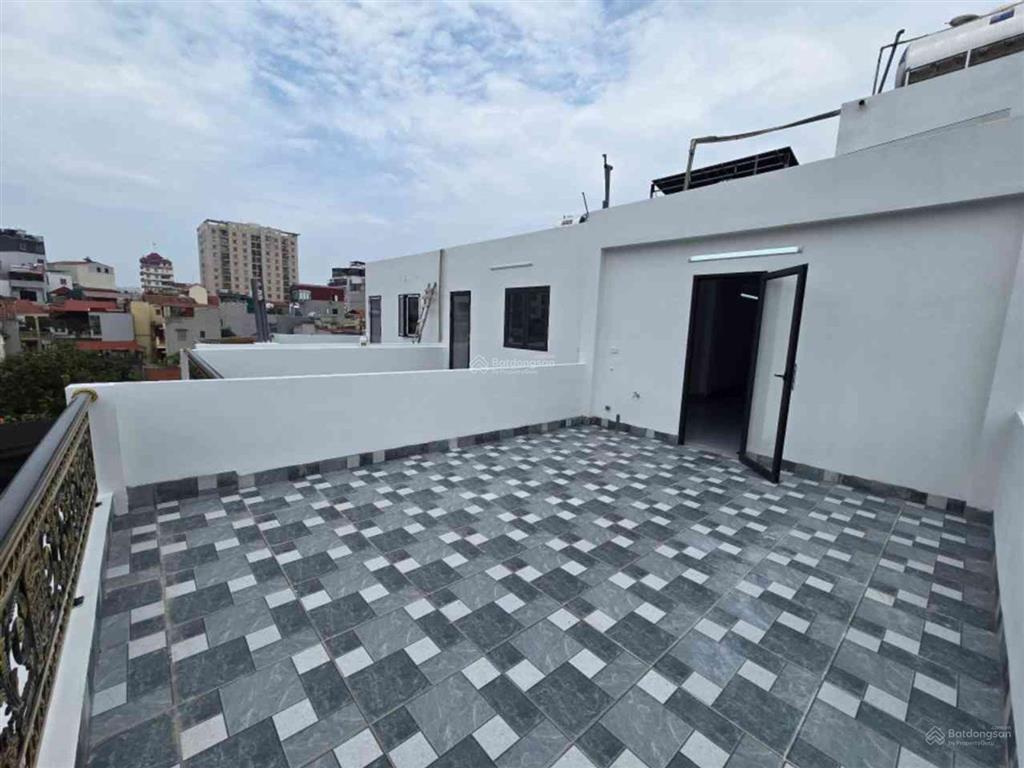 Lạc long quân, giá hơn 300tr/m, ô tô tránh, 6 tầng thang máy