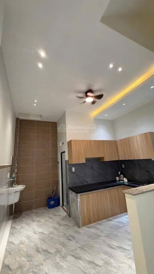 Cho thuê nhà 14tr 4pn 3wc hẻm xe hơi 254 lê văn thọ, p11, gò vấp