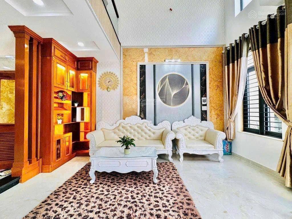 Cho thuê nhà full nội thất gần chợ xóm mới