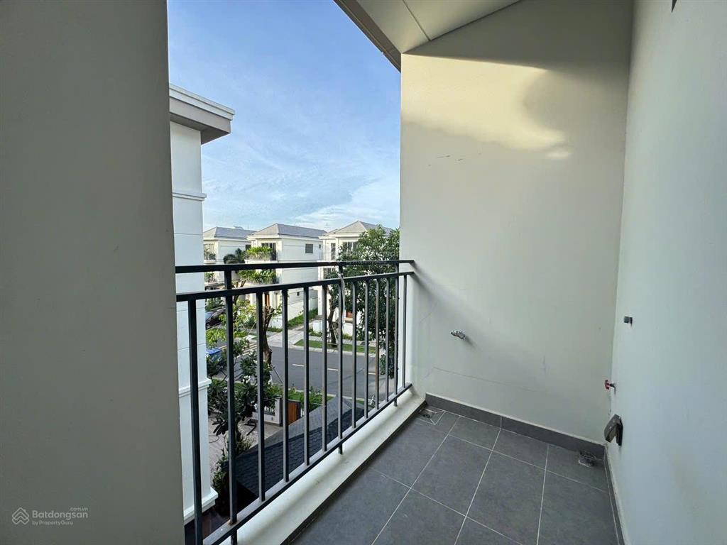 Định cư bán nhanh biệt thự nine south, nguyễn hữu thọ ,gía 24 tỷ ra nhanh 21,5 tỷ, 140m2,