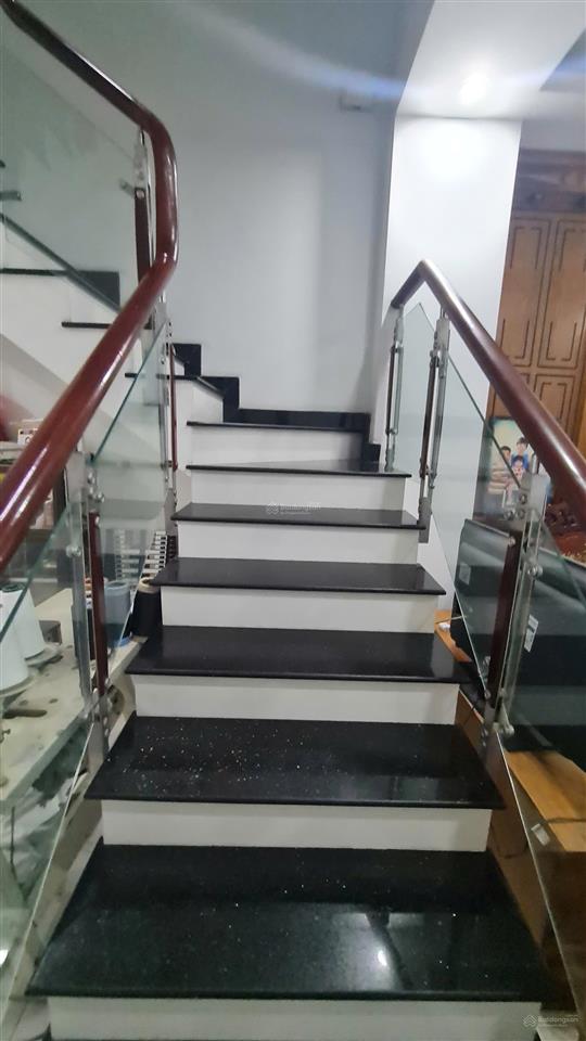 Bán nhà đường số, lý phục man, quận 7, sân để ô tô