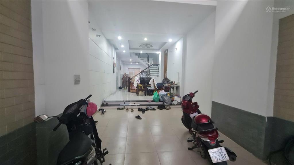 Bán nhà đường số, lý phục man, quận 7, sân để ô tô