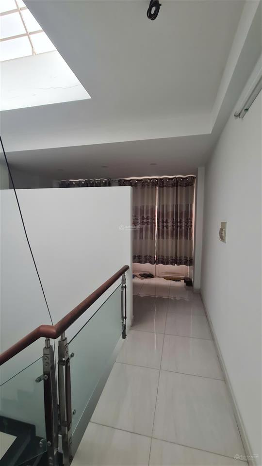 Bán nhà đường số, lý phục man, quận 7, sân để ô tô