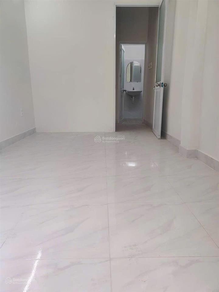 Cho thuê nhà nguyên căn hẻm 24 trần quang khải, 1 trệt 2 lầu 2pn, dtsd 63m2