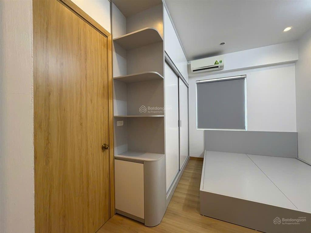 Chính chủ bán căn chung cư 74m + 2 ngủ + 2 wc  q. cầu giấy  giá trên 6 tỷ nội thất mới 100%.
